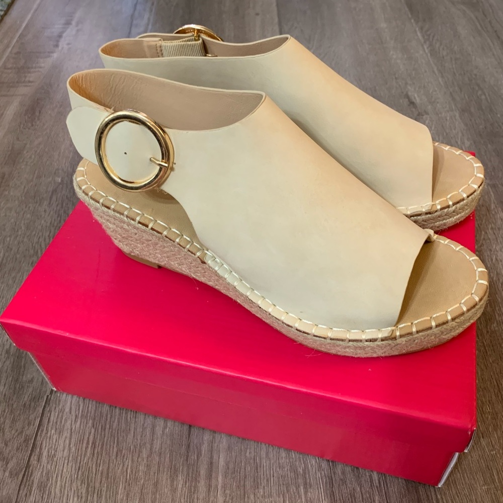 New Beige nubuck Cirkly espadrille sandals size 9